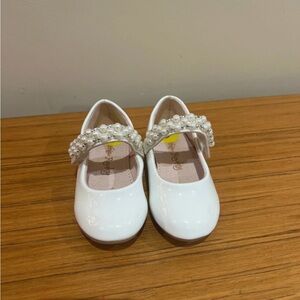 Cynthia Rowley White Kids Dress Shoes with Pearl Accent